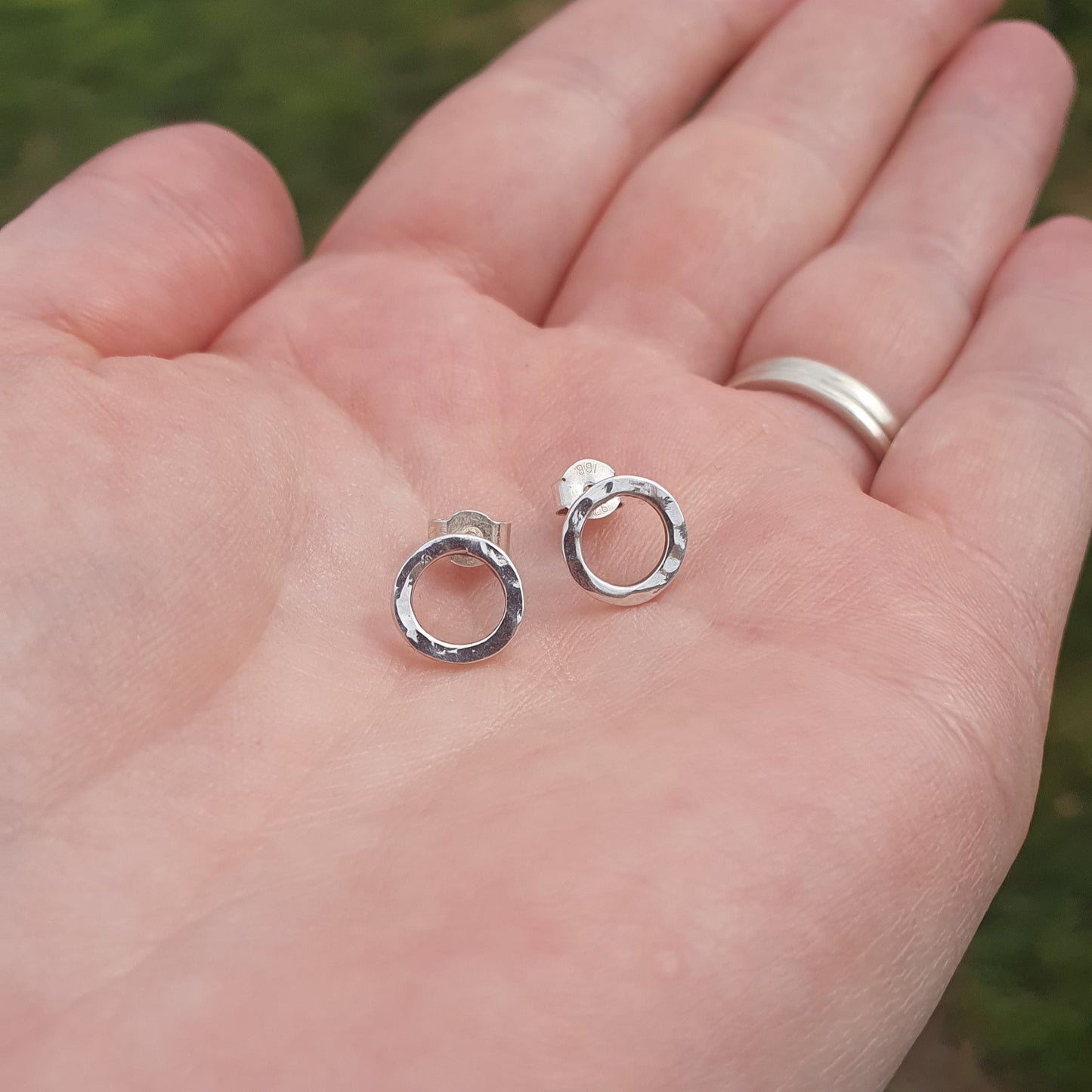 Hammered circle earrings