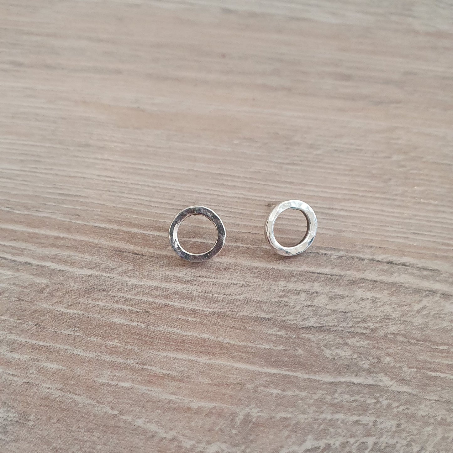 Hammered circle earrings