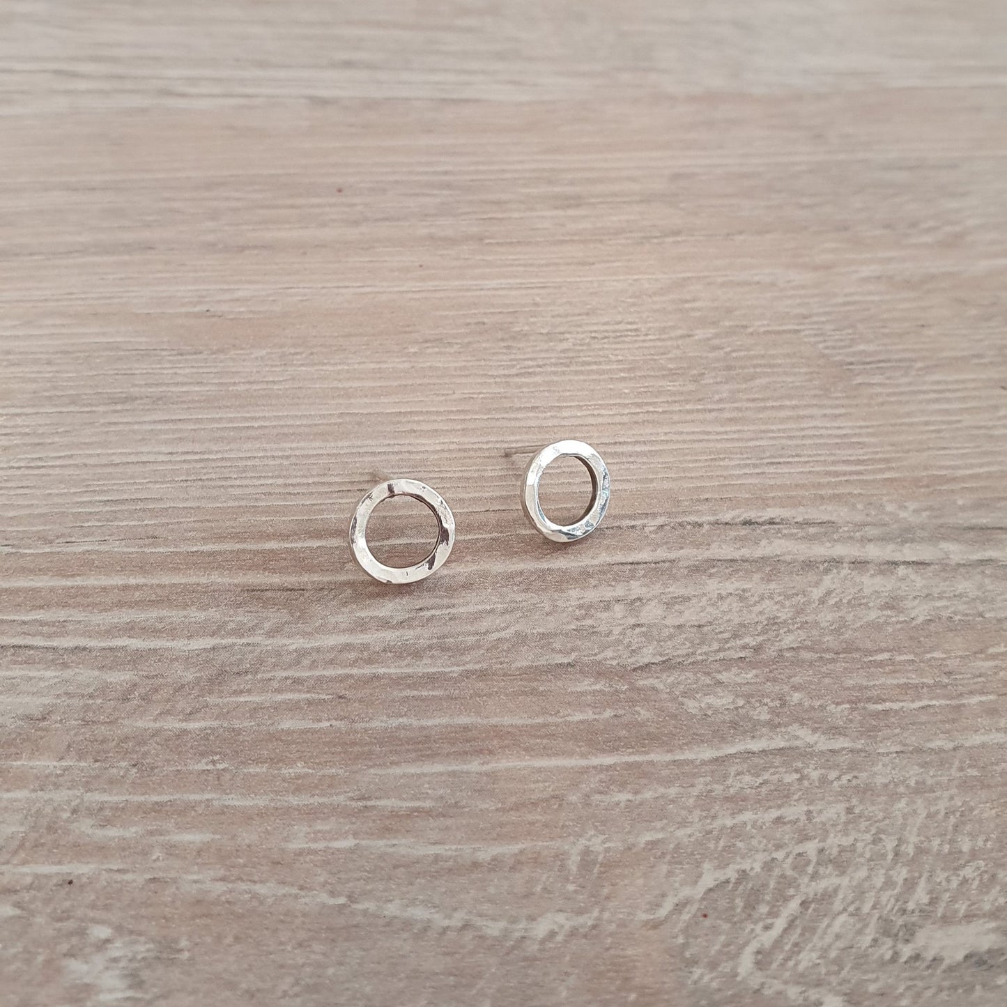 Hammered circle earrings