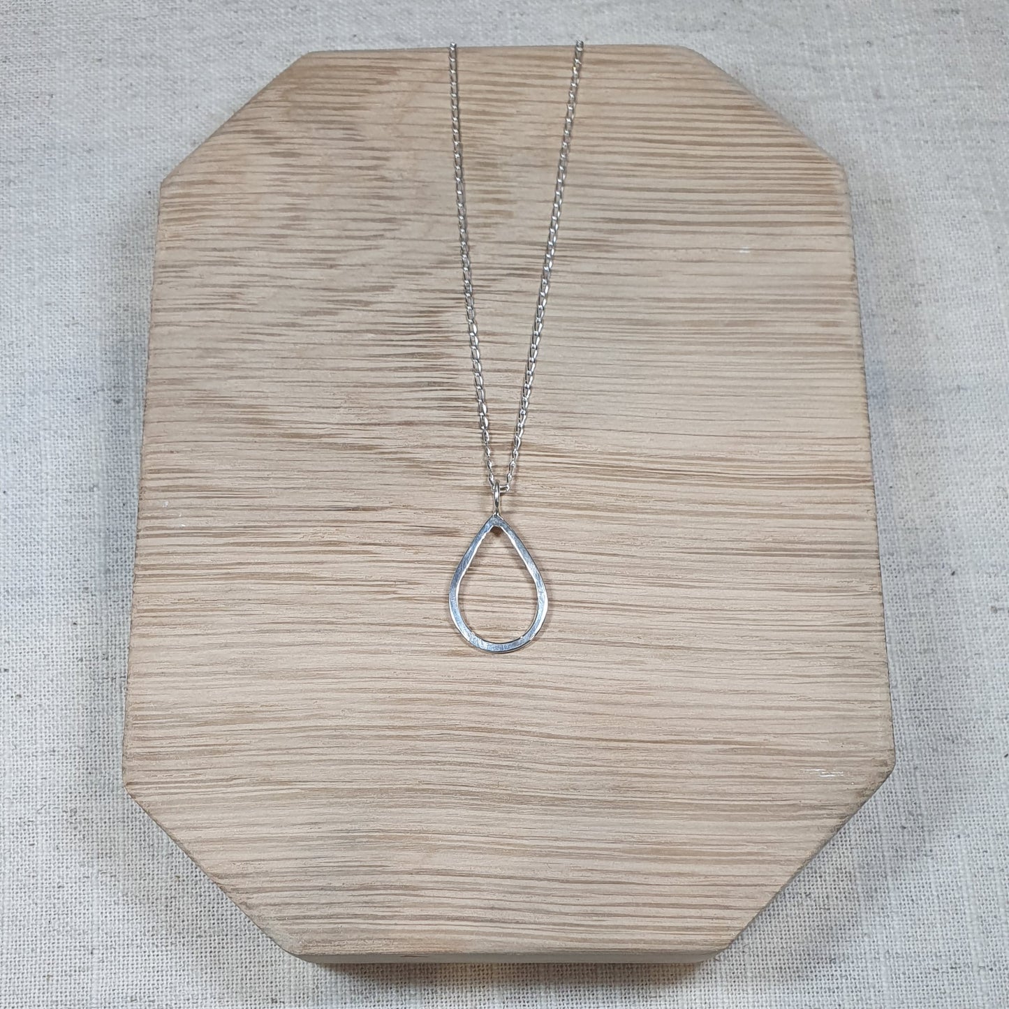 Teardrop necklace medium