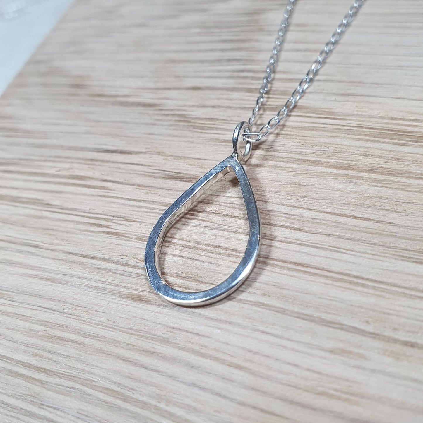 Teardrop necklace medium