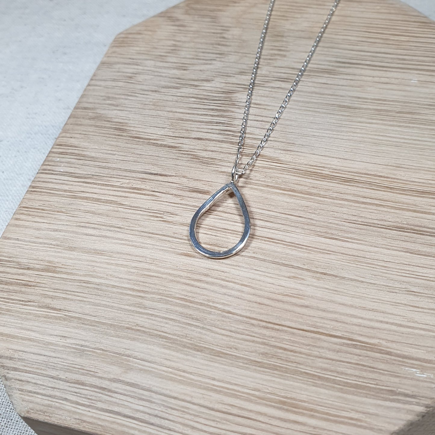 Teardrop necklace medium