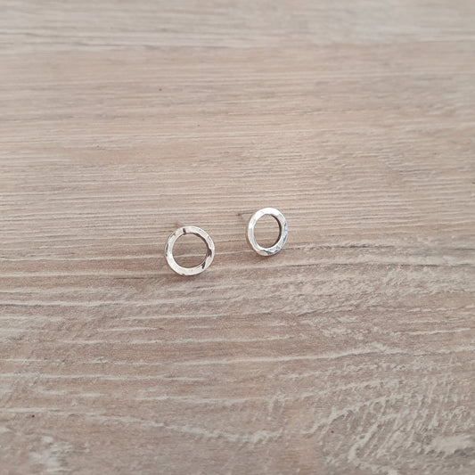 Hammered circle earrings