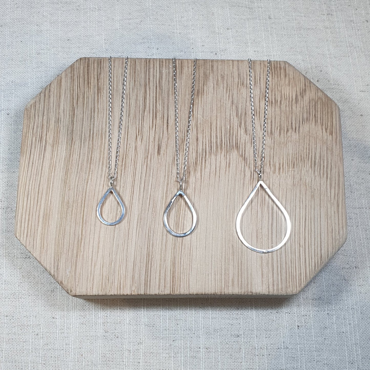 Teardrop necklace medium