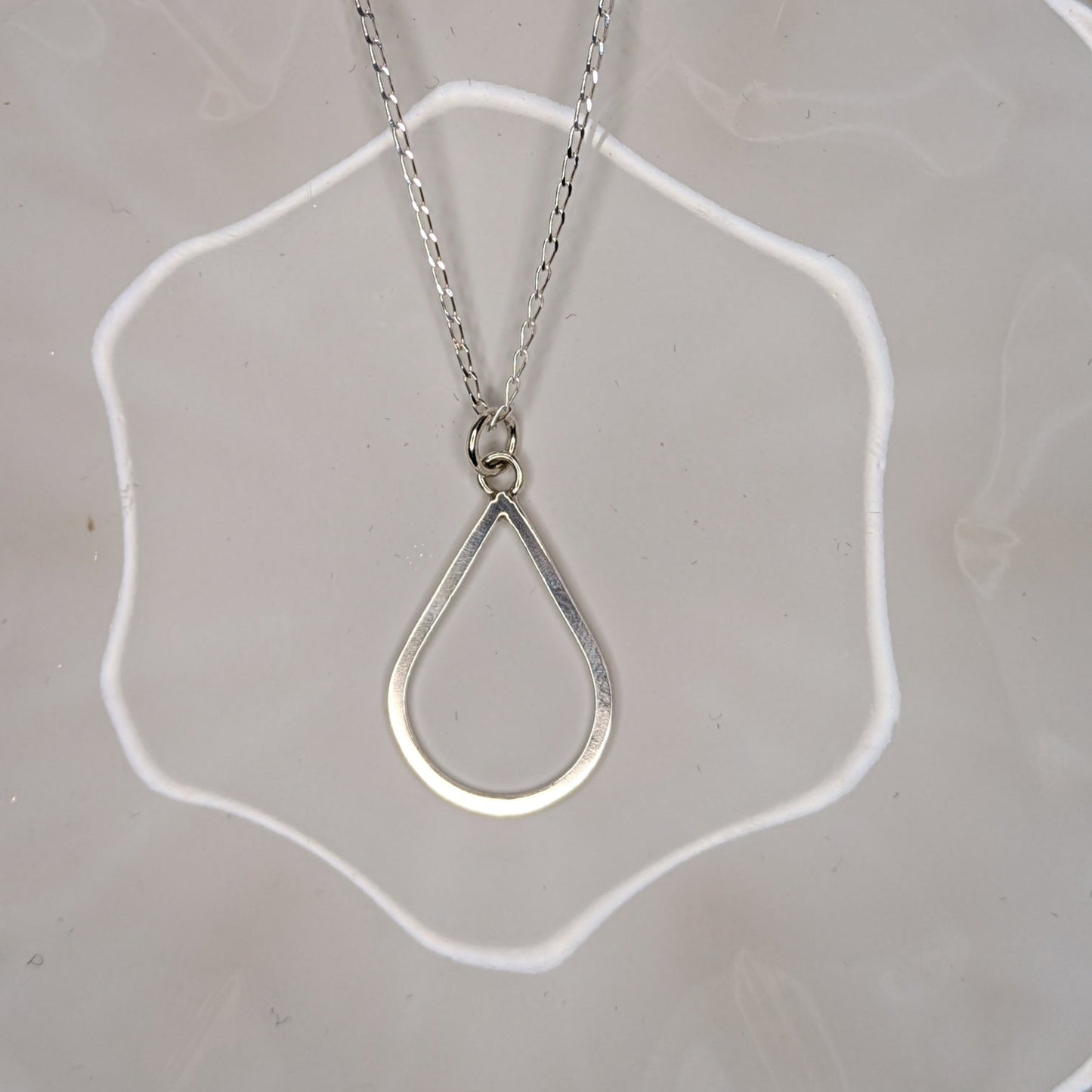 Teardrop necklace medium
