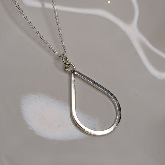 Teardrop necklace medium